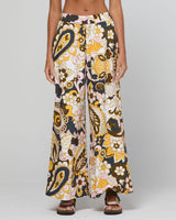 Carmen Pant - Thema